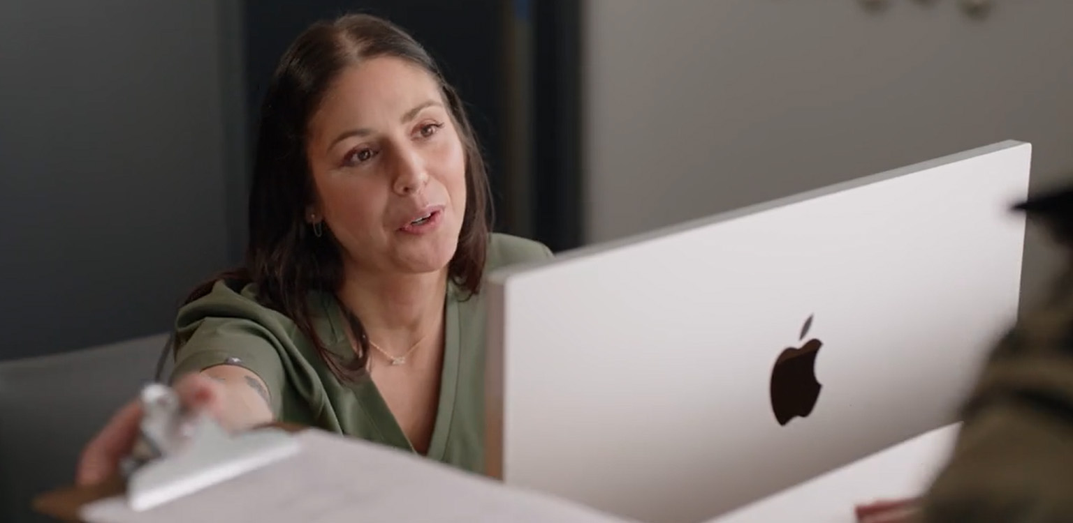 A dental office front desk employee communicating with a patient using Link AI